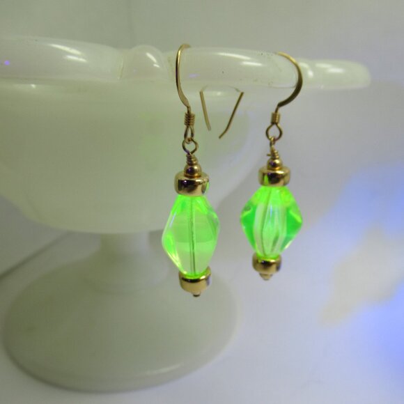 Uranium glass bead earrings on 14k gold filled - Picture 3 of 10